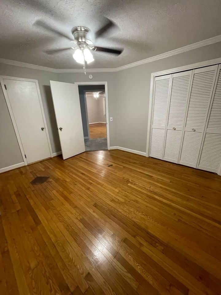 505 Meadowbrook Ave - Photo 7 of 12