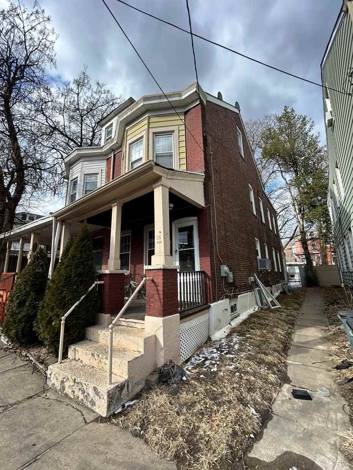 115 Burton Ave - Photo 2 of 17