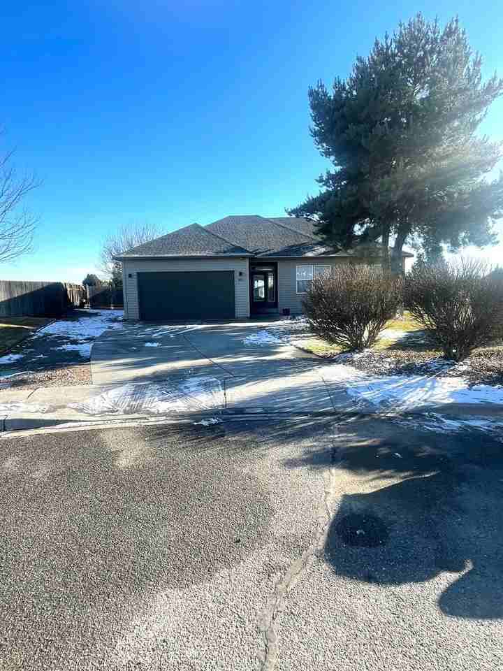 3811 Meadow View Ct - Photo 3 of 27