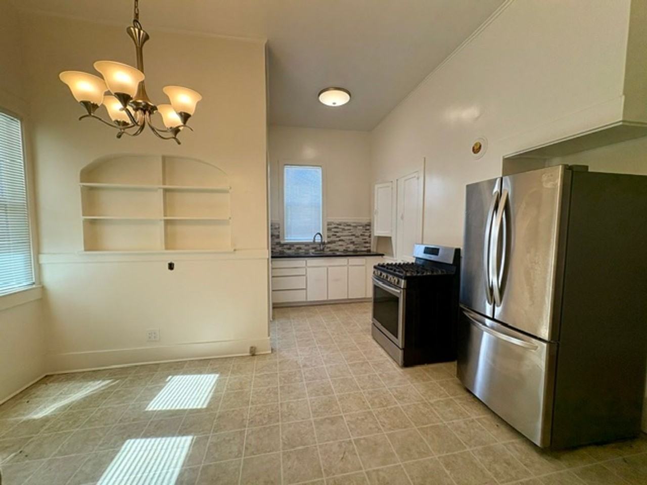 110 Gifford Ave - Photo 4 of 9