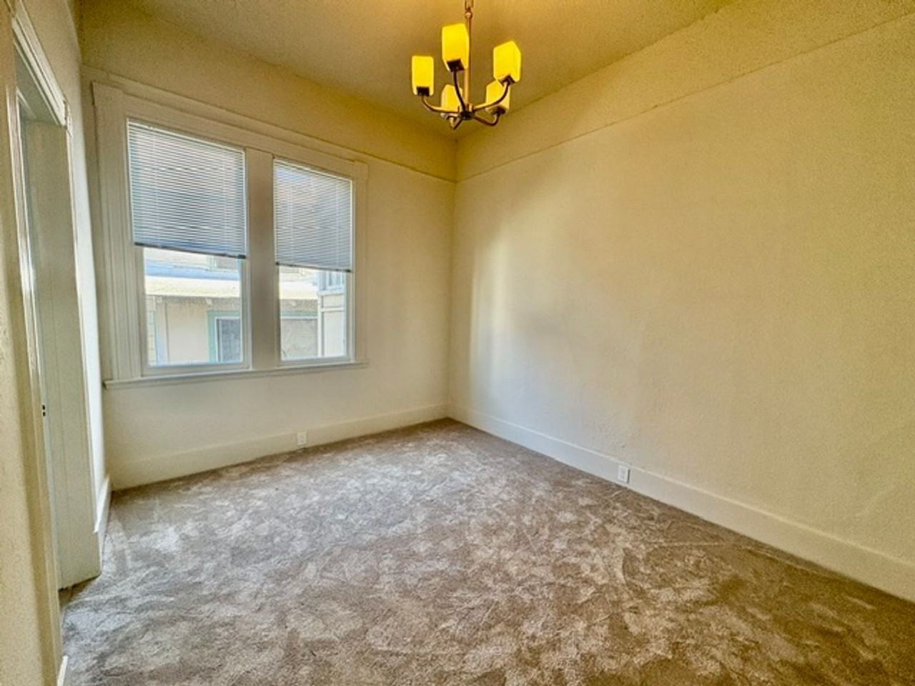 110 Gifford Ave - Photo 6 of 9