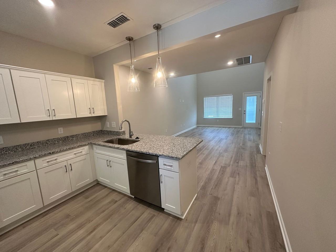 1850 Madison St - Photo 3 of 26