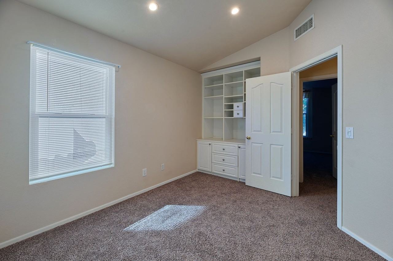 888 N Cole Dr - Photo 2 of 25