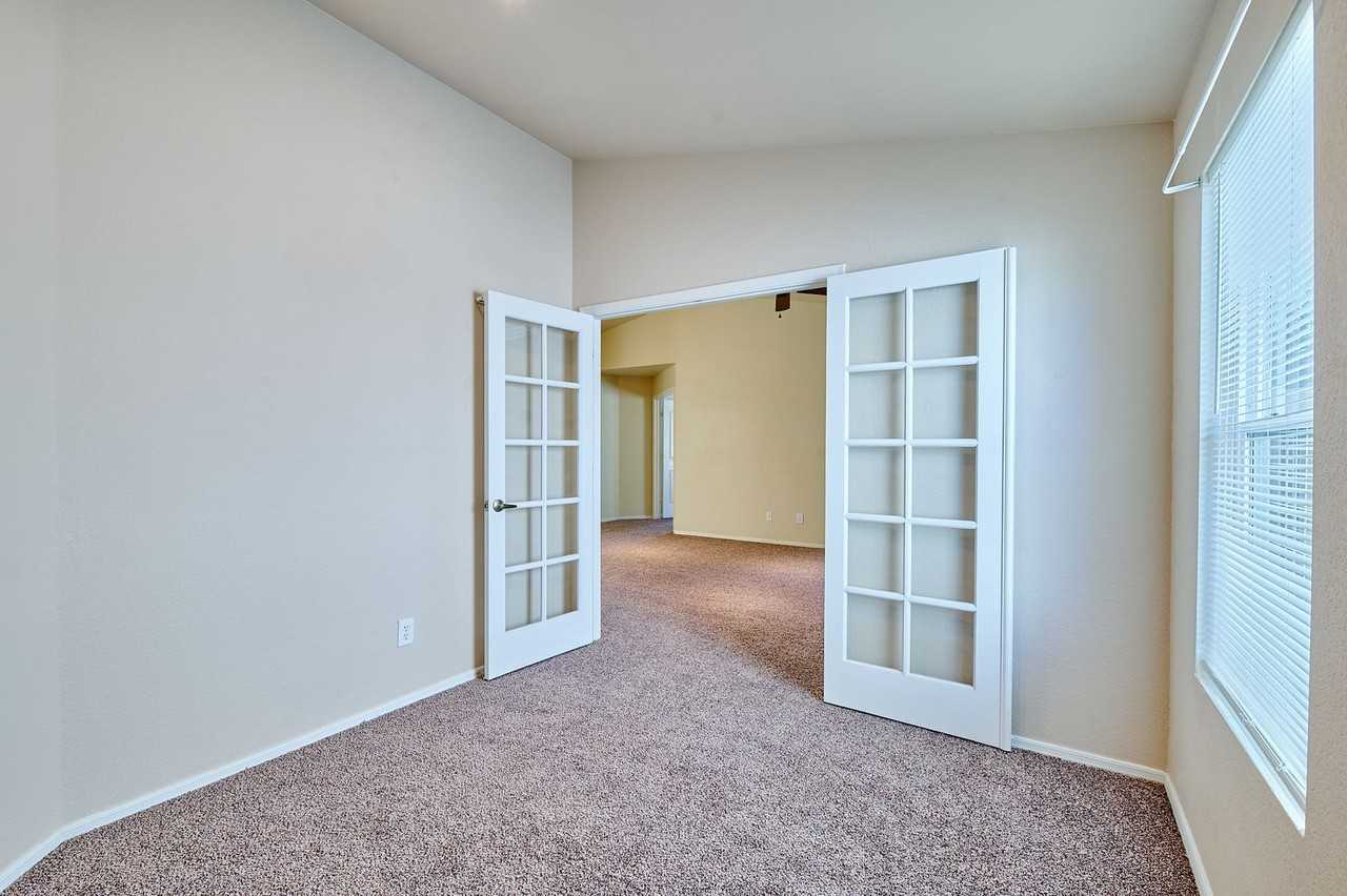 888 N Cole Dr - Photo 3 of 25