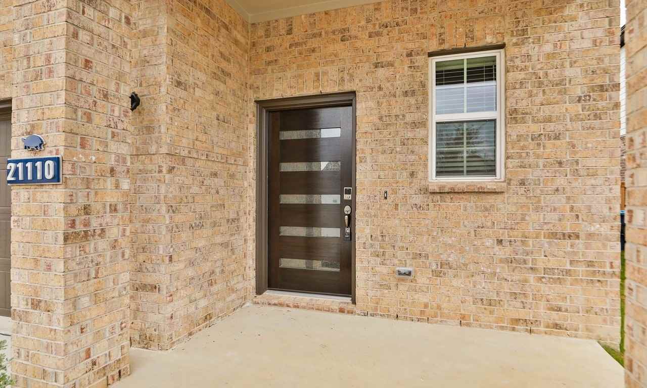 21110 Armstrong County Dr - Photo 2 of 28