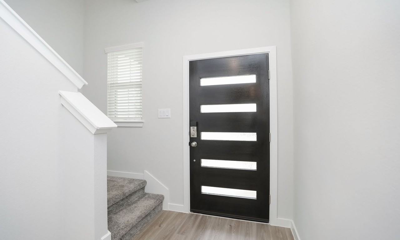 21110 Armstrong County Dr - Photo 4 of 28