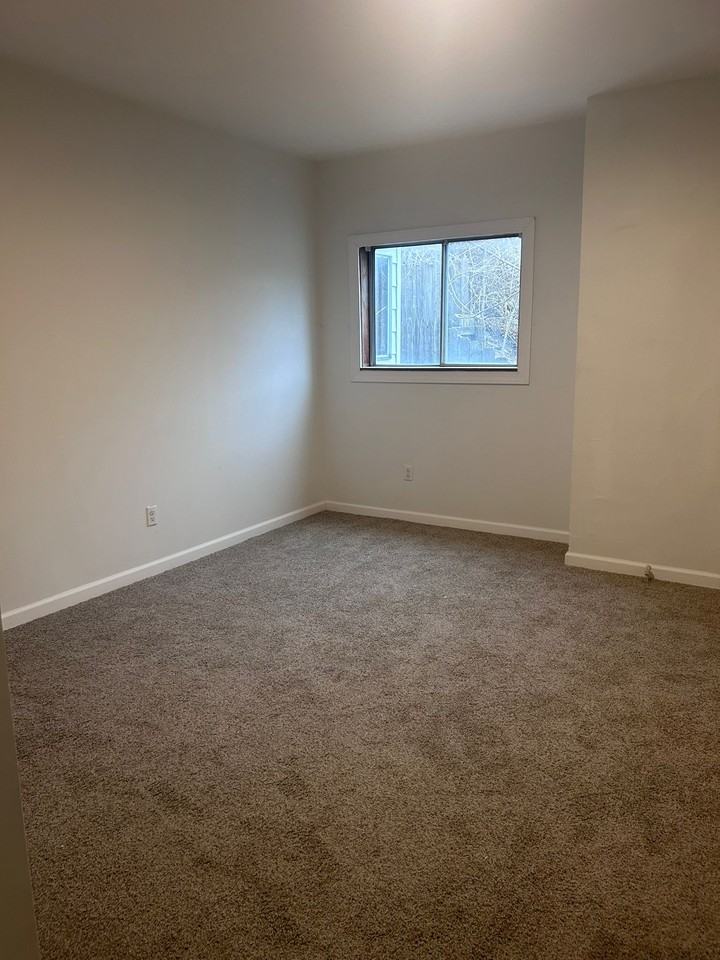 524 Evergreen Ave - Photo 3 of 17