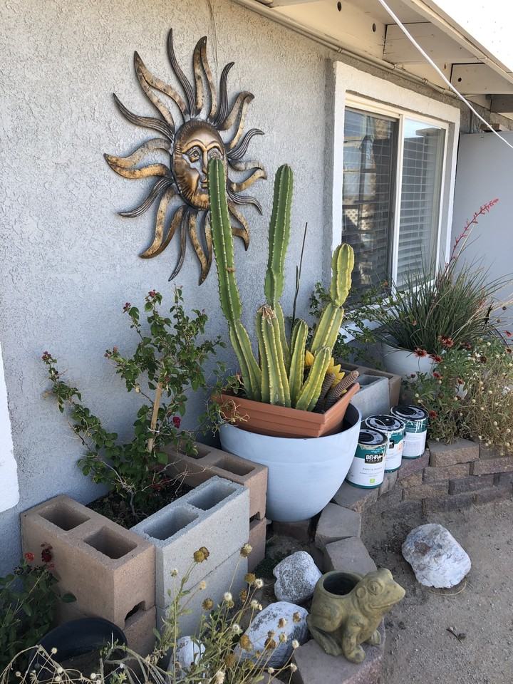 1094 La Paz Court - Photo 2 of 9