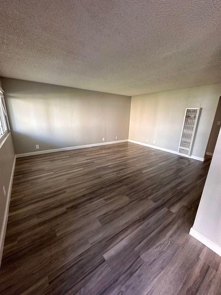 1990 Grande Circle - Photo 3 of 7