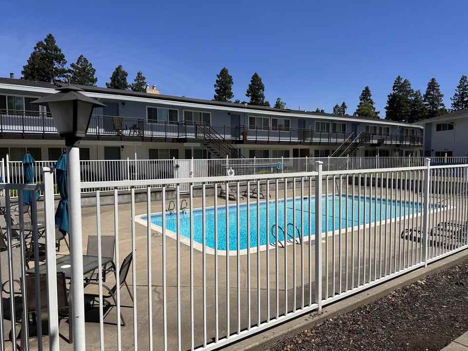 1990 Grande Circle - Photo 2 of 7