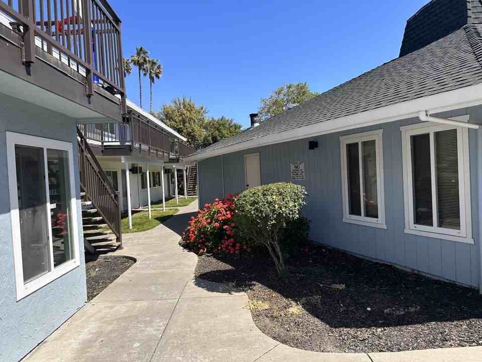 1990 Grande Circle - Photo 7 of 7