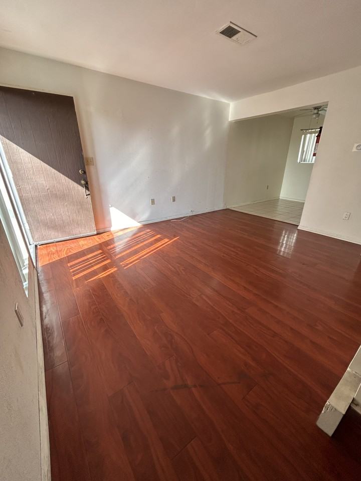 2423 Nina St #2 - Photo 3 of 18