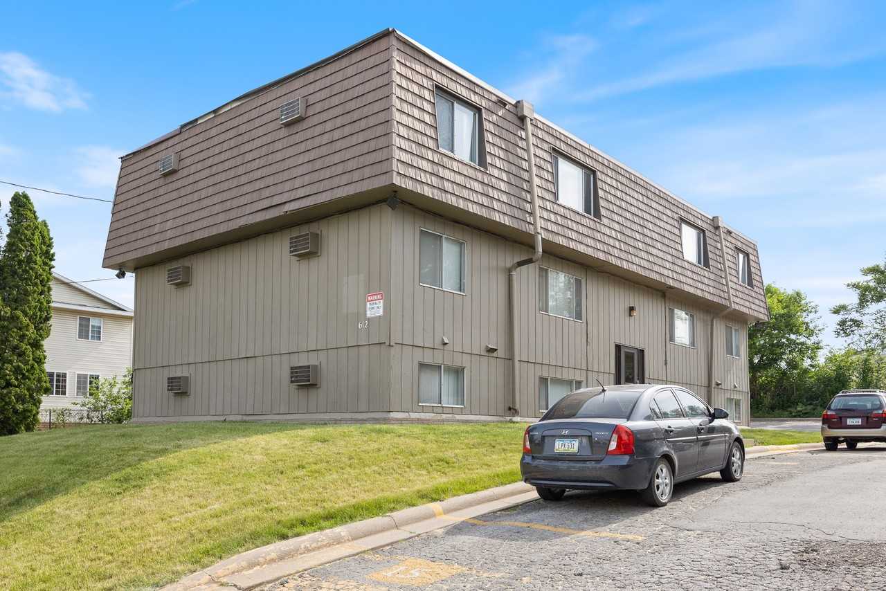 612 S Van Buren St #1 - Photo 3 of 11