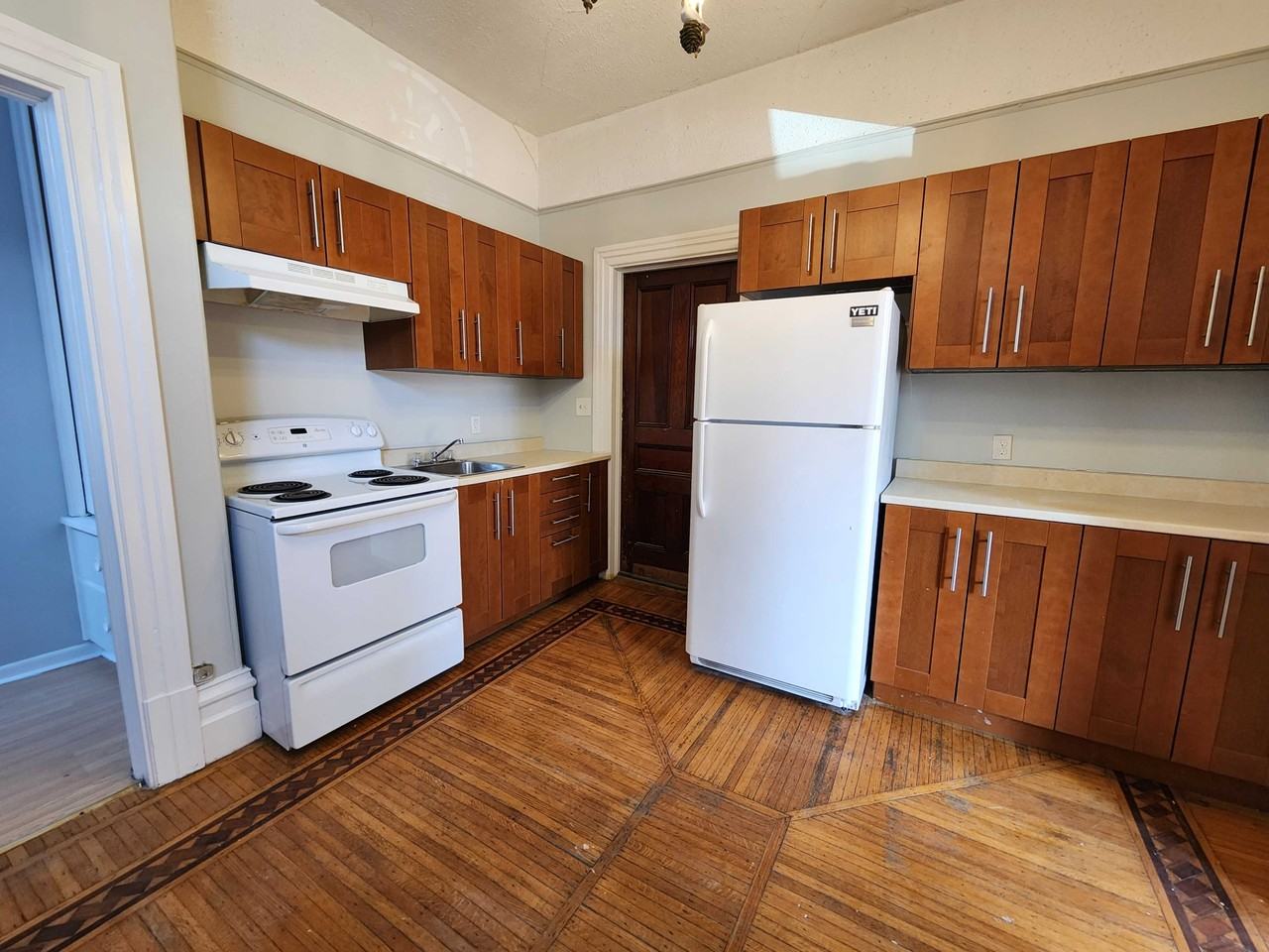 102 Wellington St #102 - Photo 2 of 10