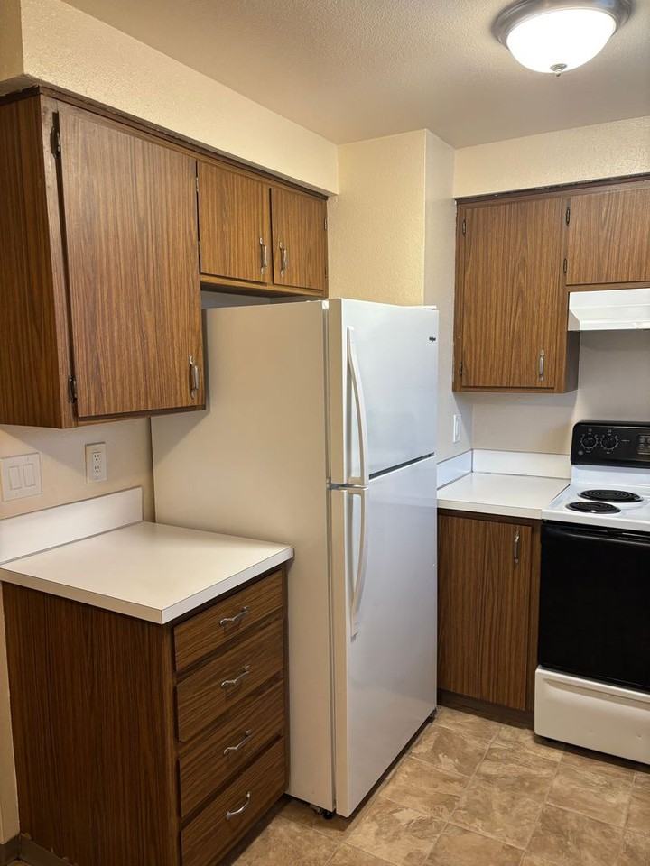 1 Bedroom 1 Bathroom at Hollywood Park Apartments - Photo 6 of 15