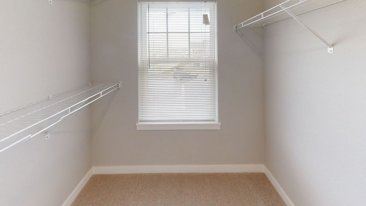 700 Cedar Bluffs Way - Photo 5 of 13