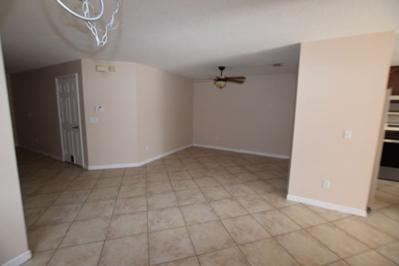 13098 Lexington Summit St - Photo 5 of 48