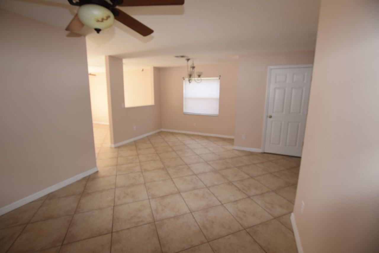 13098 Lexington Summit St - Photo 7 of 48