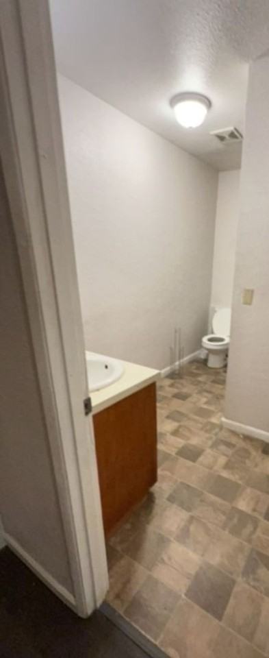 4349-3g - 552 SE Pacific Avenue - Photo 3 of 9