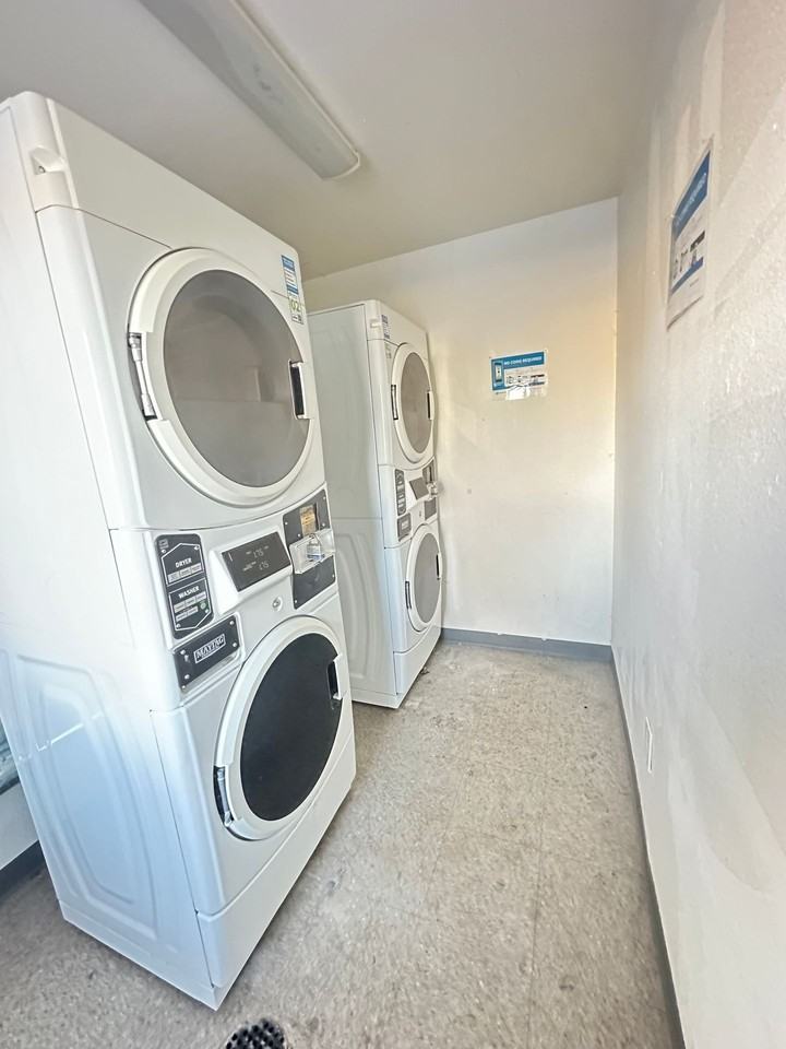 Modern & Spacious 1, 2 & 3 Bedroom Denver Apartments with Parking! - Photo 7 of 7