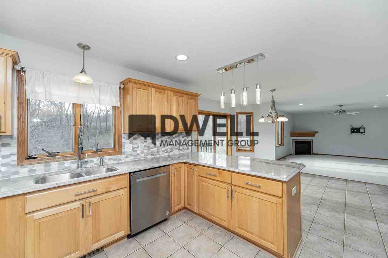 1368 Rocky Creek Dr Ne - Photo 2 of 31