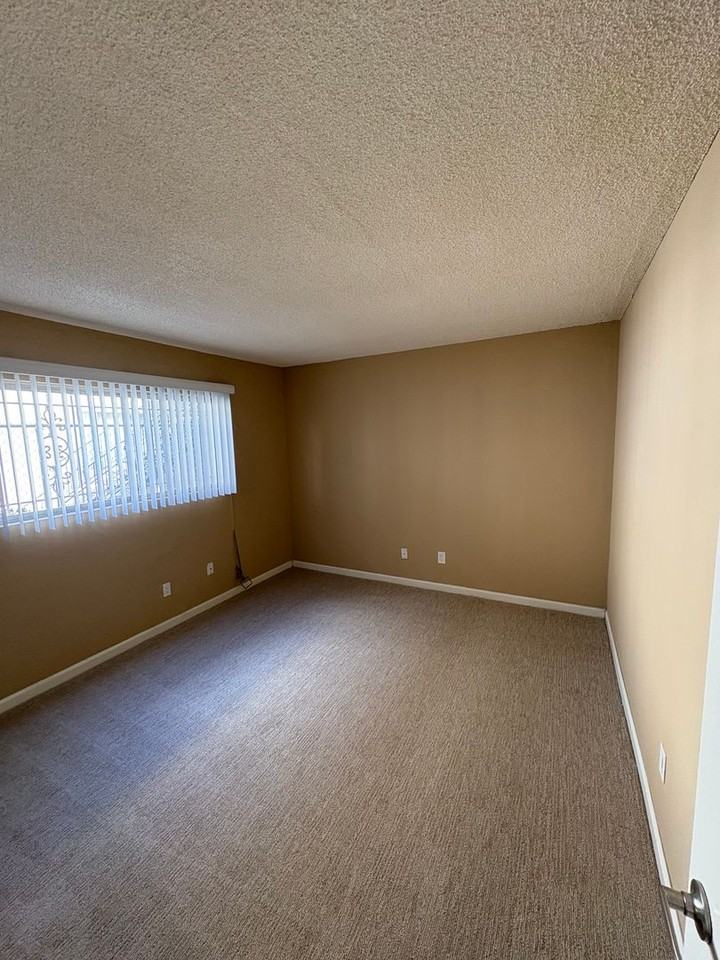 4379 Hamilton St #3 - Photo 7 of 8