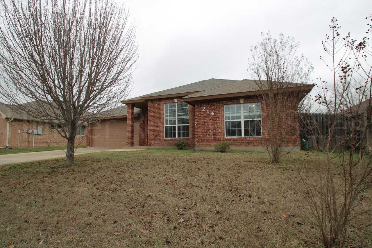 214 Pointer St - Photo 3 of 32