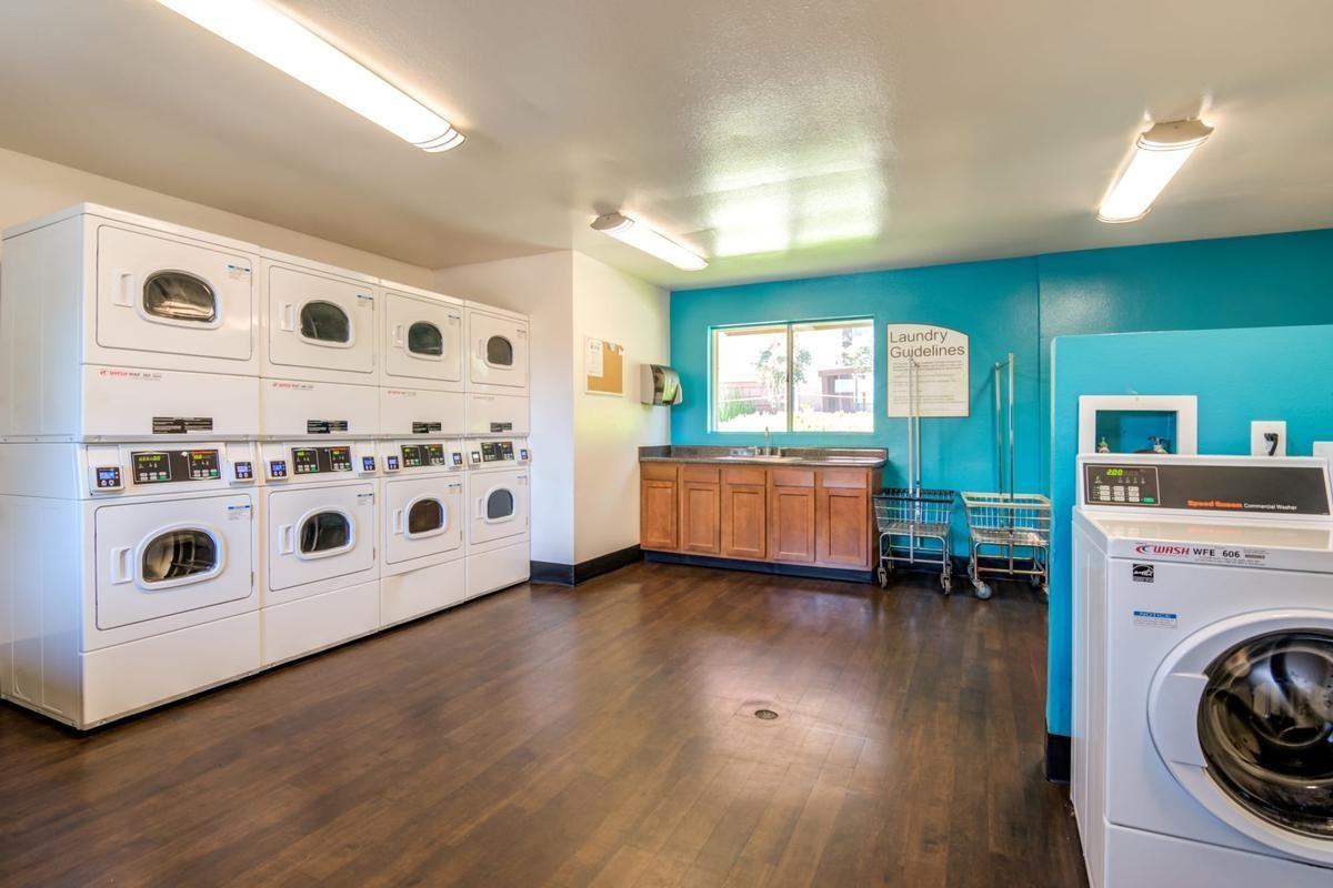 3262 College Pl - Photo 5 of 19