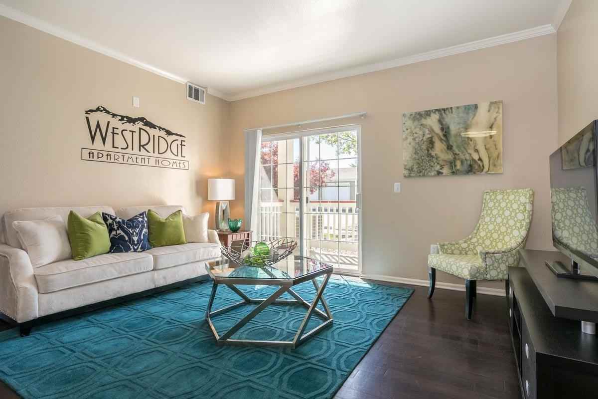 445 Helena St - Photo 7 of 18