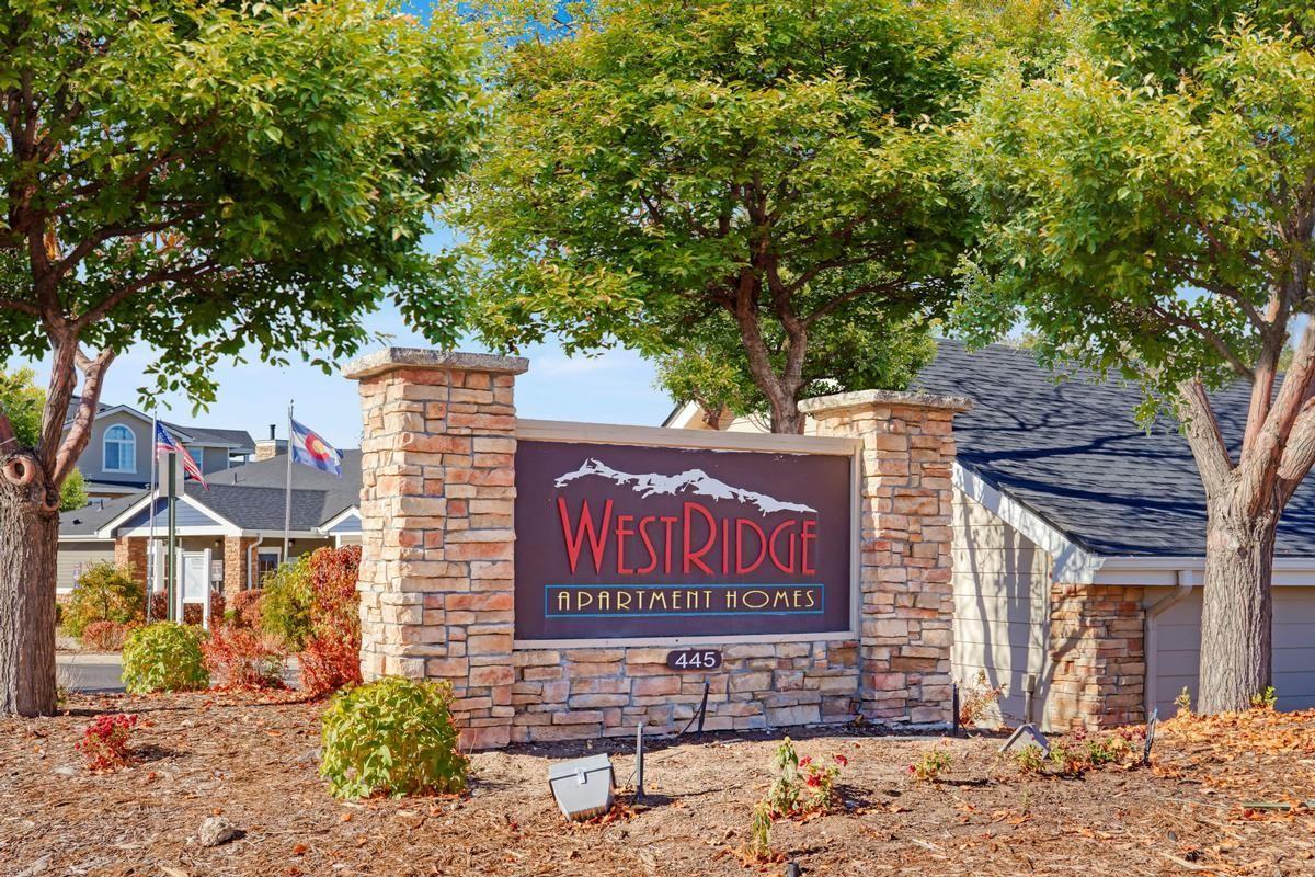 445 Helena St - Photo 4 of 18