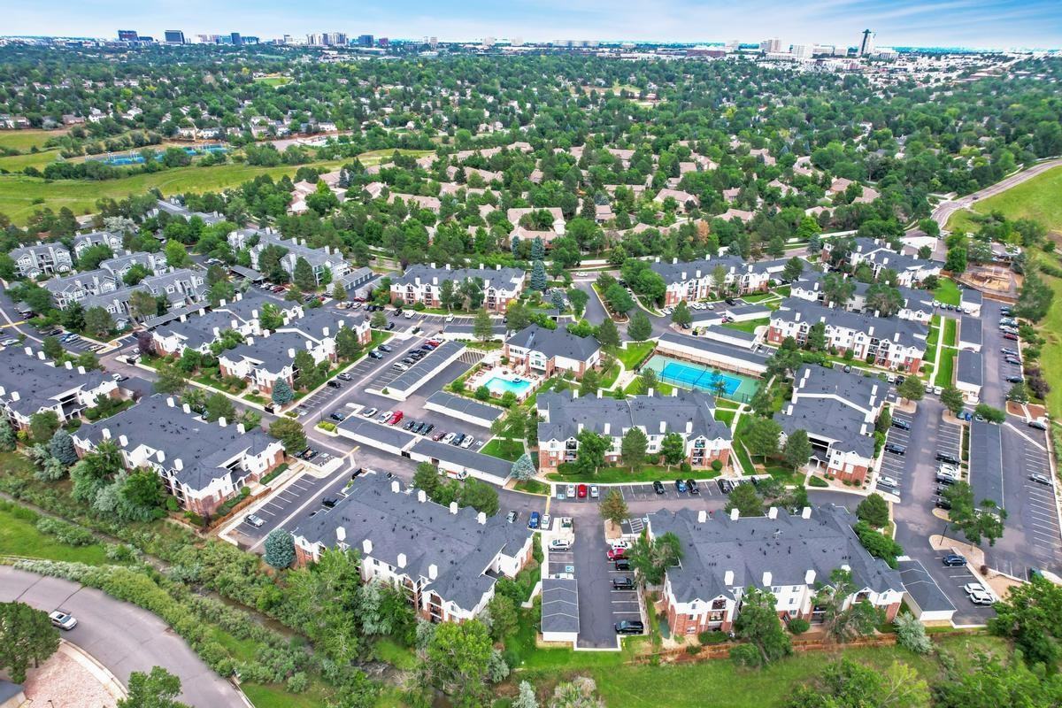 6857 South Homestead Parkway - Photo 3 of 20