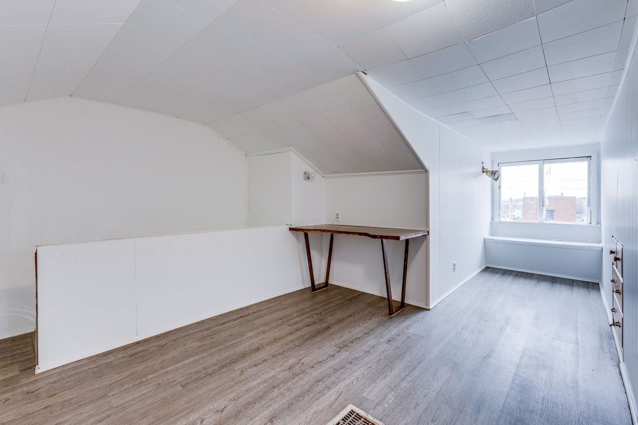 224 Locust Street - Photo 4 of 33