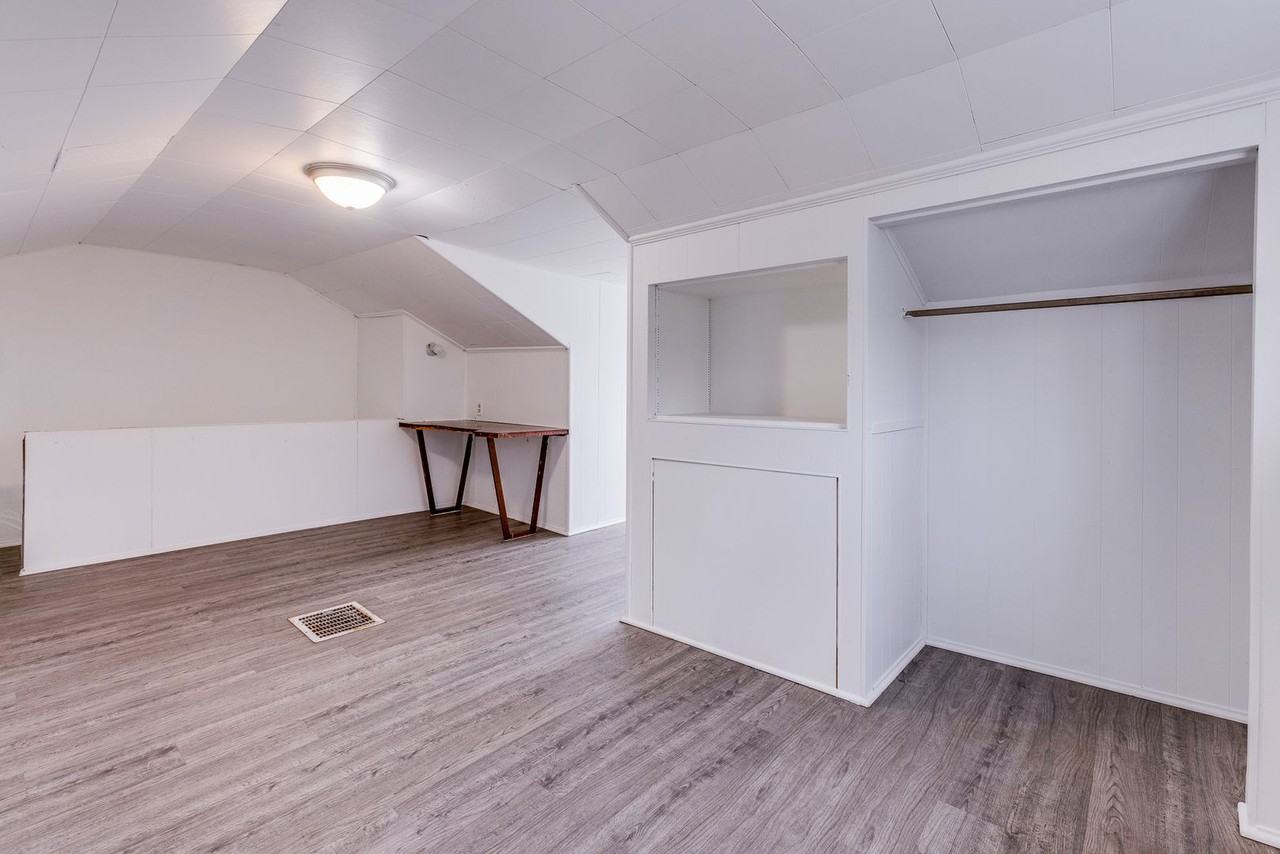 224 Locust Street - Photo 5 of 33