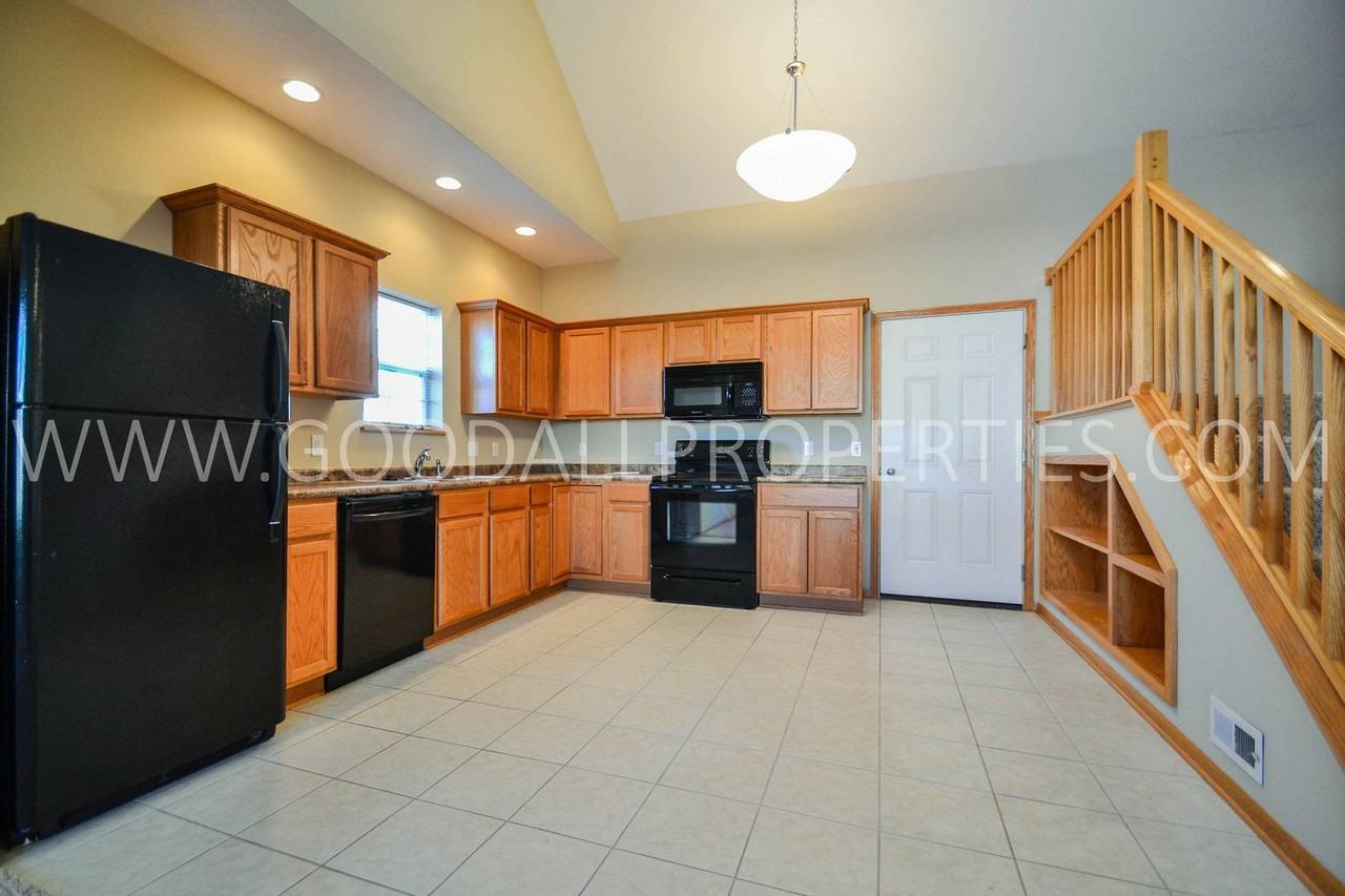 4308 152nd Pl - Photo 2 of 11