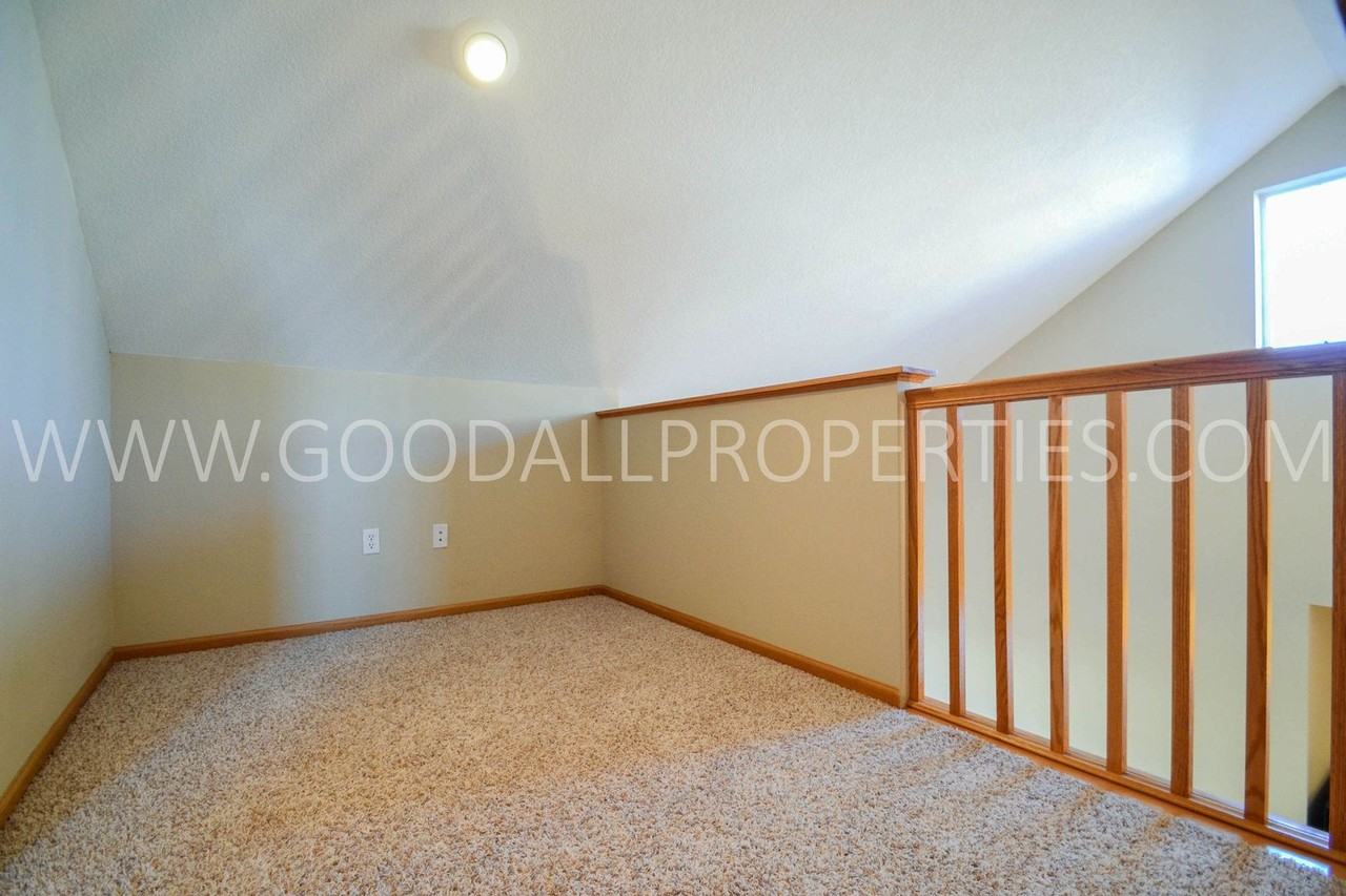 4308 152nd Pl - Photo 6 of 11