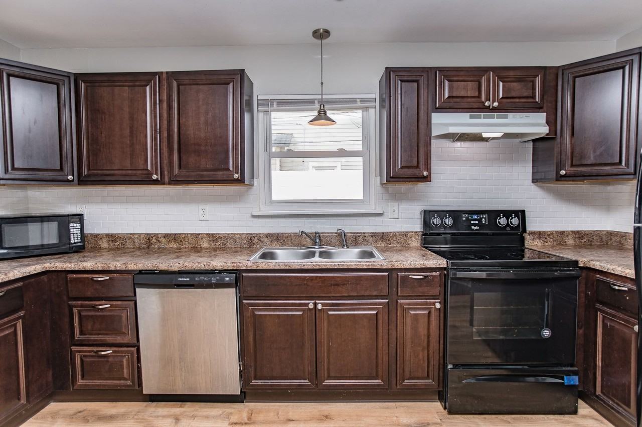 9275 Hickory St - Photo 2 of 28