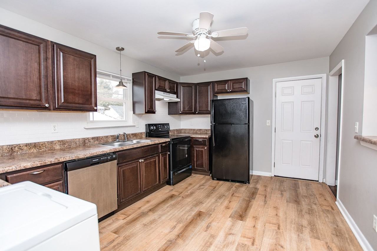 9275 Hickory St - Photo 4 of 28