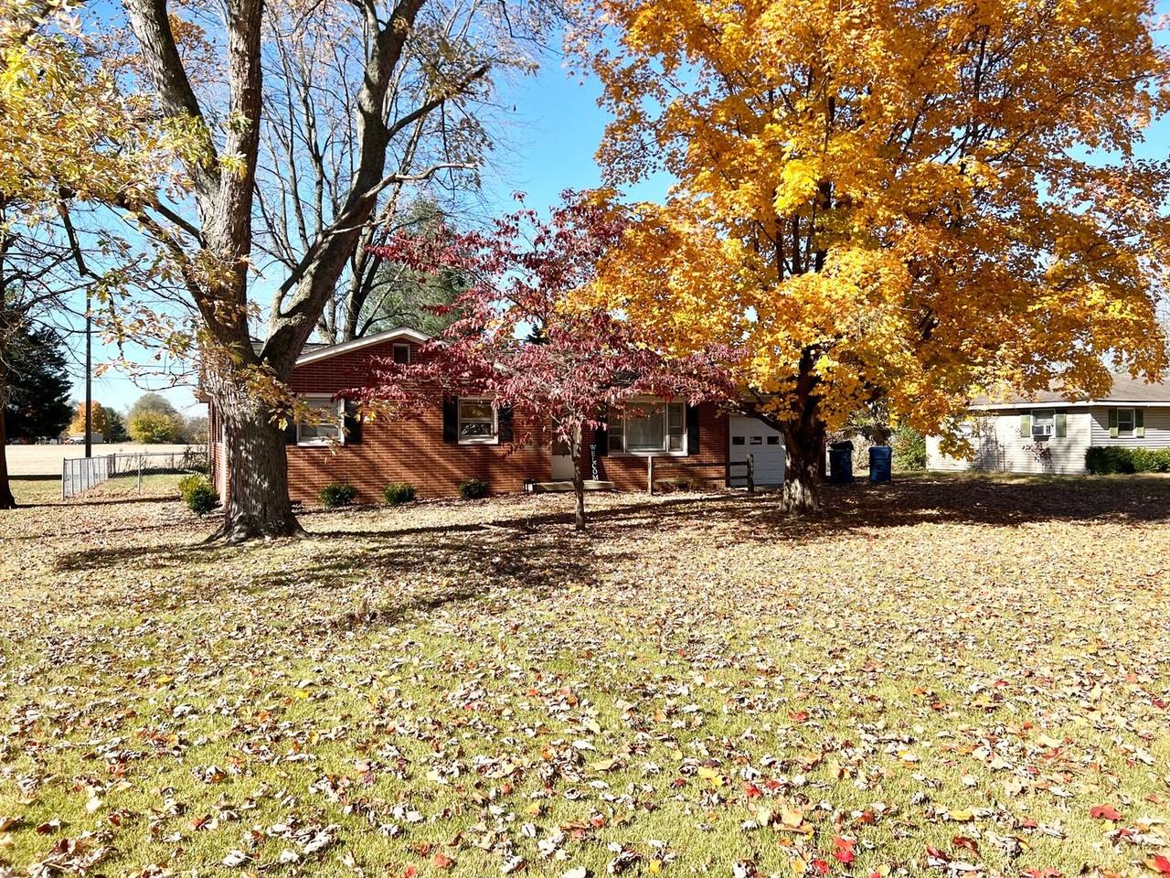 7082 N Rebecca Ct - Photo 3 of 20