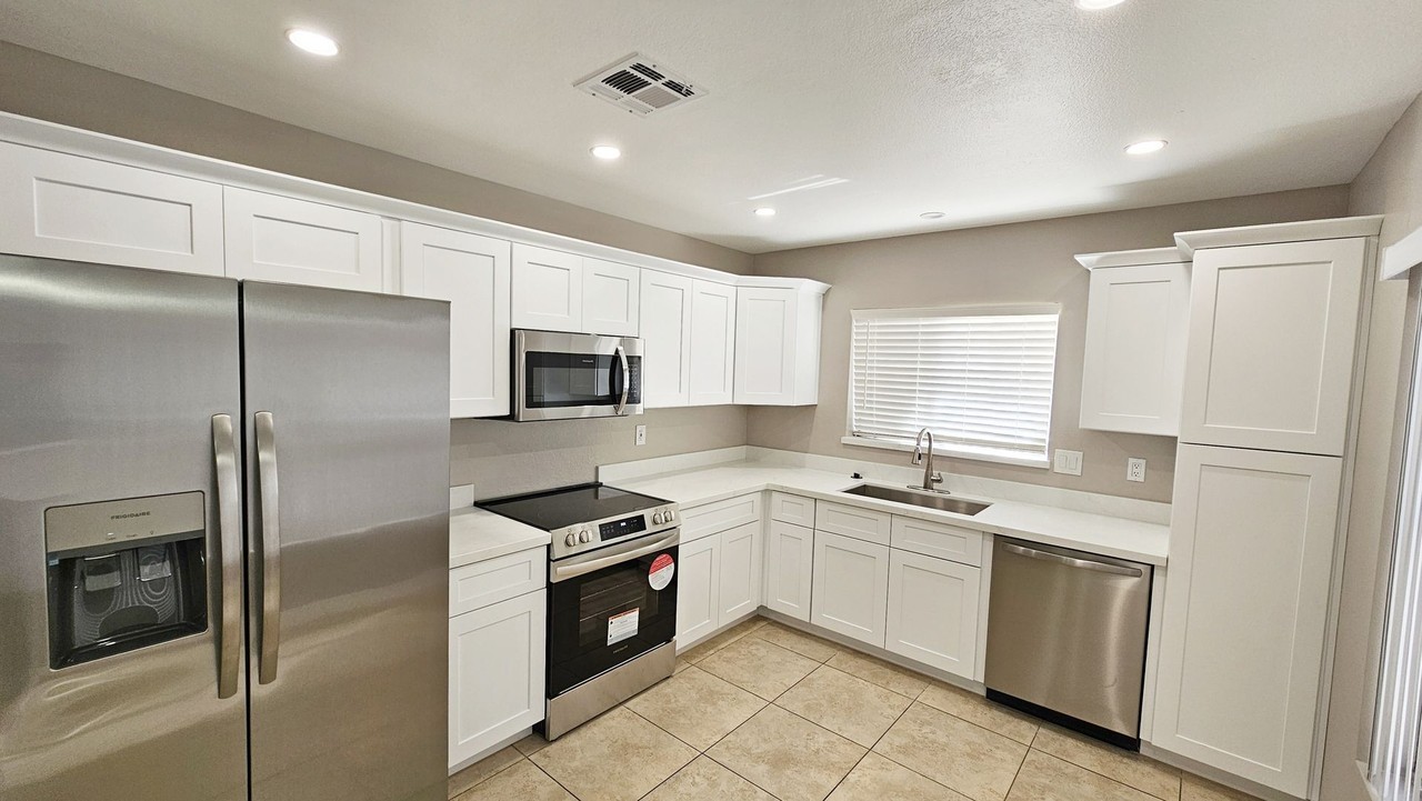 10127 W Orange Dr - Photo 6 of 23