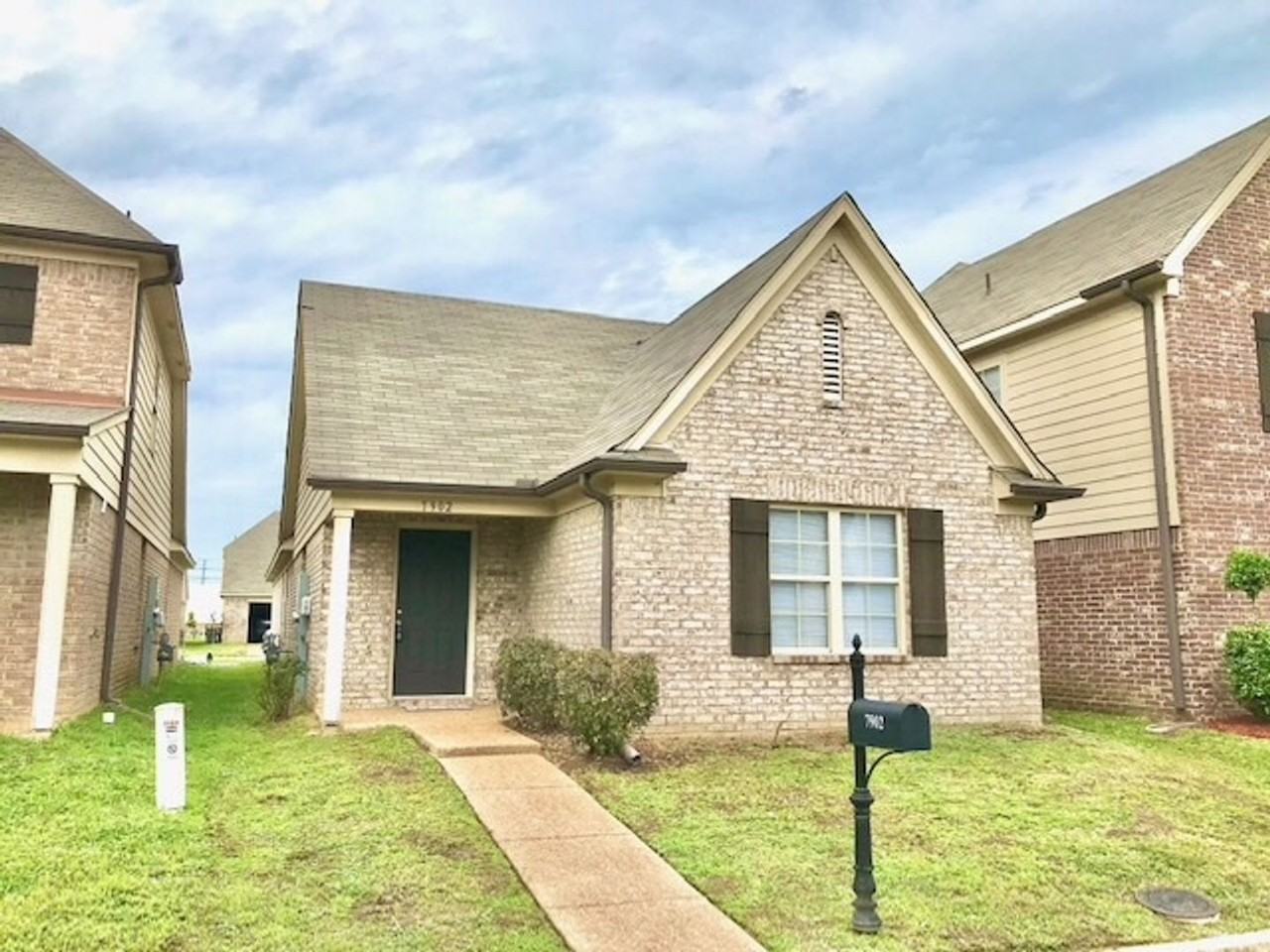 7902 Rushmeade Cir N - Photo 2 of 10