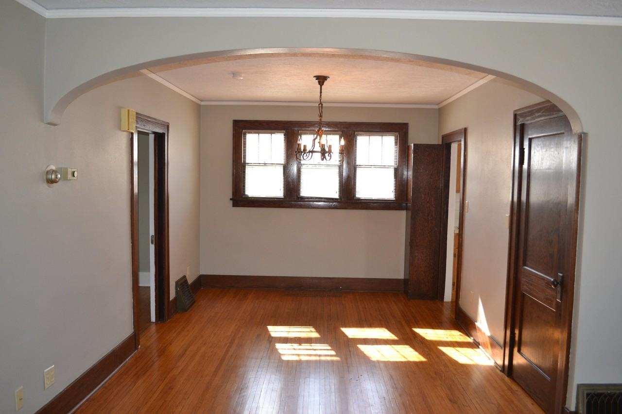 821 W 22nd St - Photo 7 of 12