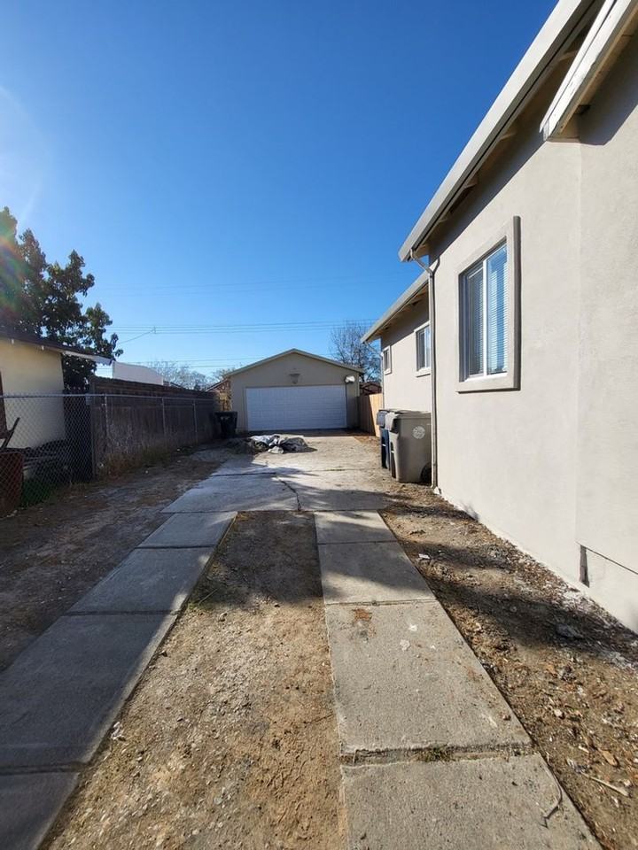 2950 36th Ave - Photo 2 of 14