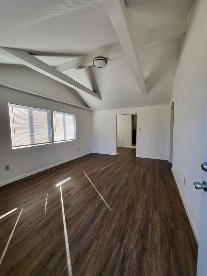 2950 36th Ave - Photo 3 of 14