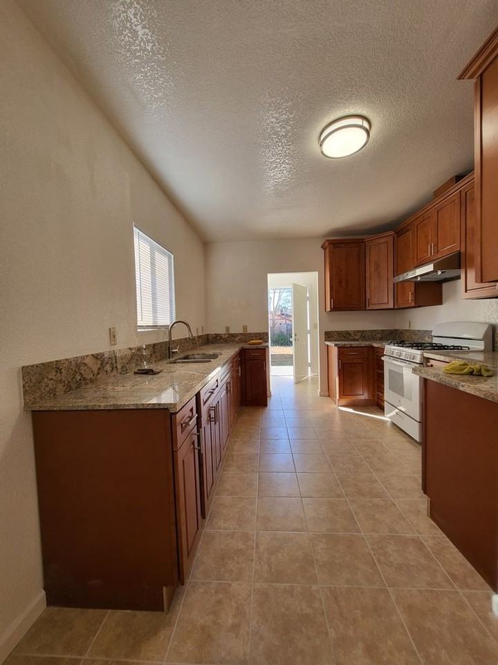 2950 36th Ave - Photo 4 of 14