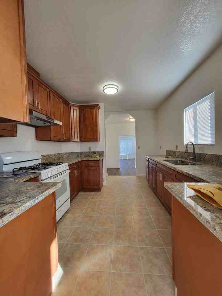 2950 36th Ave - Photo 5 of 14