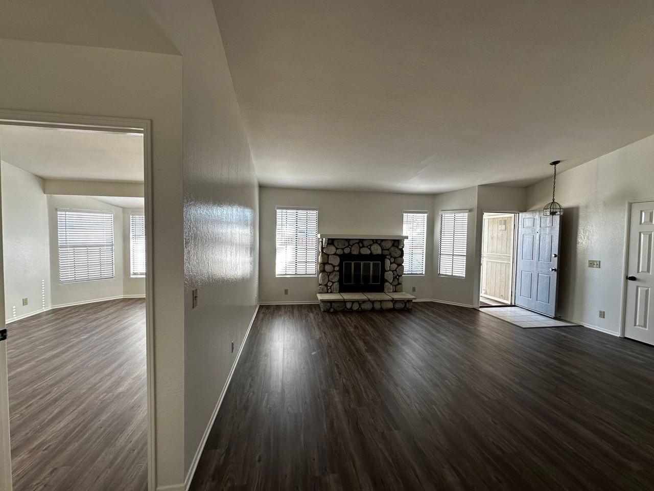 25988 Bay Ave - Photo 3 of 10