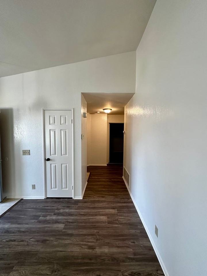 25988 Bay Ave - Photo 5 of 10