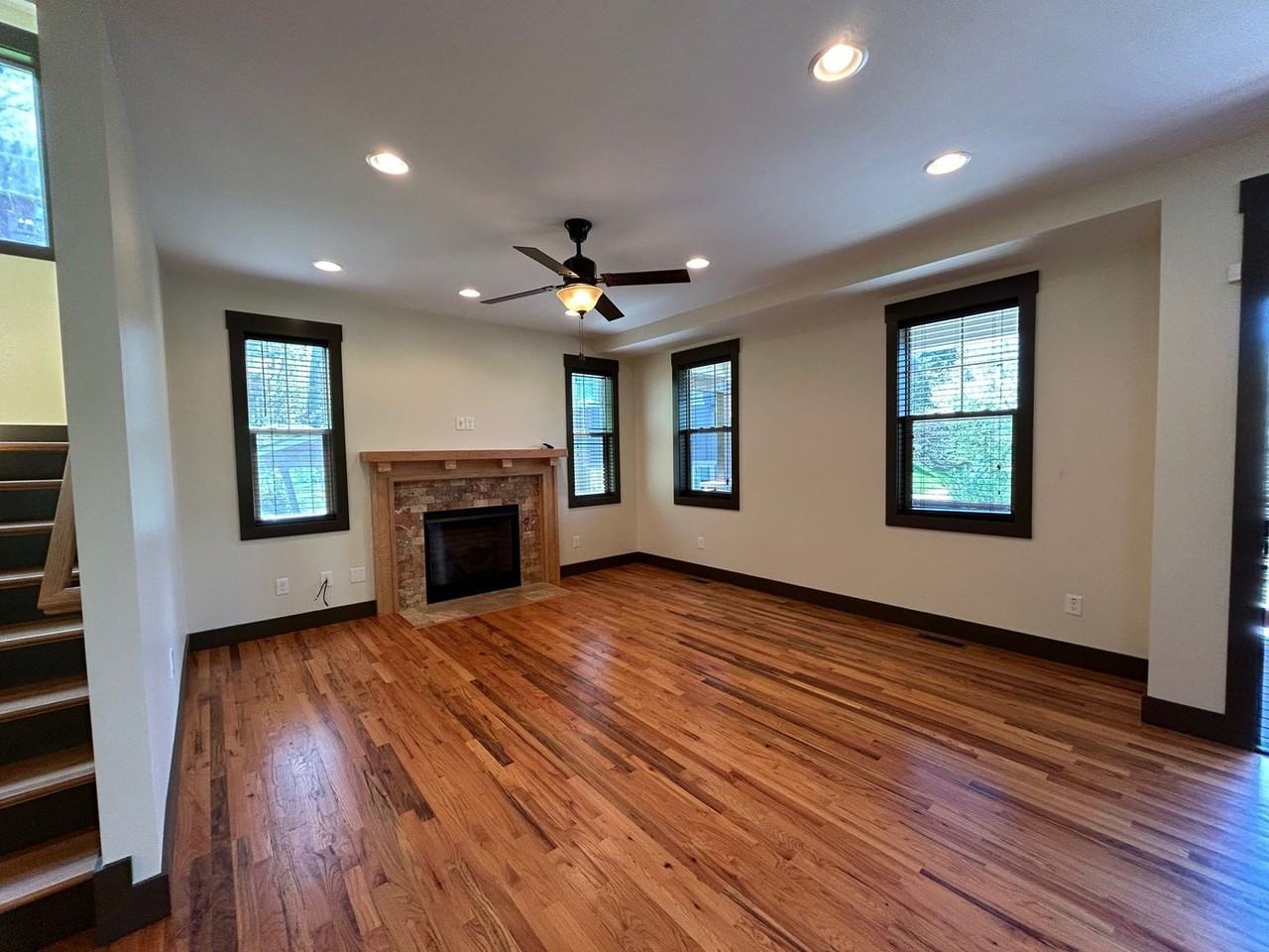 25 Shady Park Ln - Photo 4 of 41