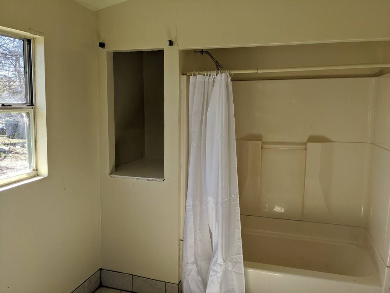 805 4th Court West - Photo 2 of 9