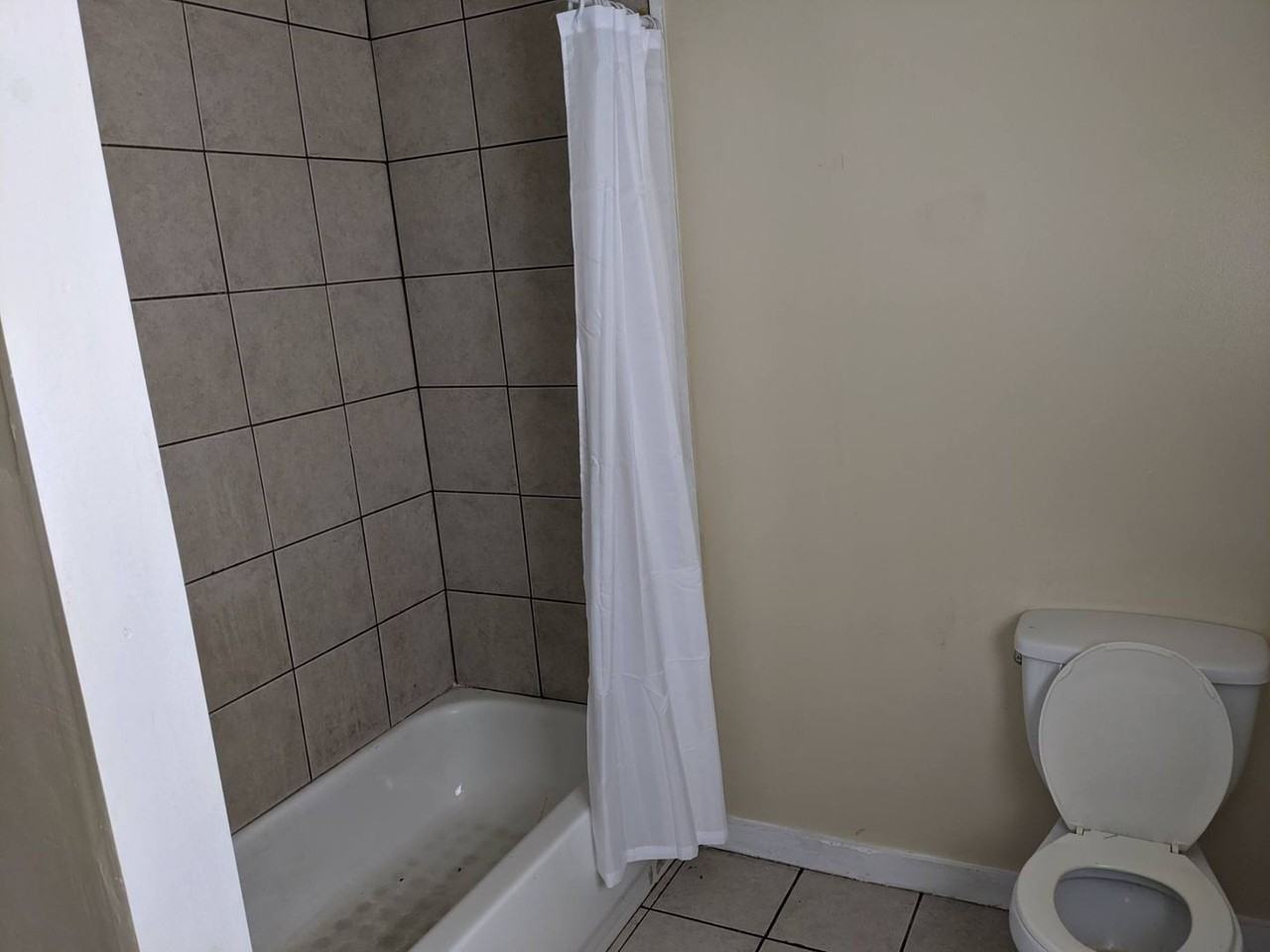 805 4th Court West - Photo 3 of 9